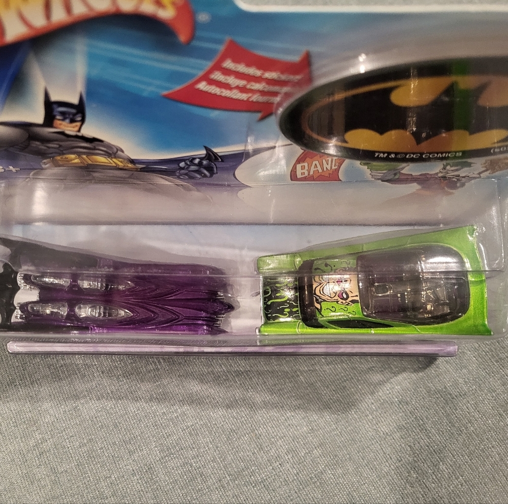Hotwheels DC Batman vs. The Riddler 2 car set - Picture 3 of 7